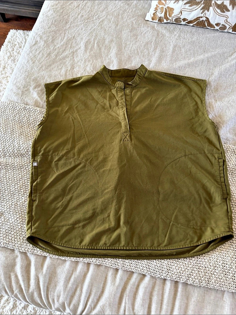 Figs Olive Sleeveless Tunic style scrub top- size L